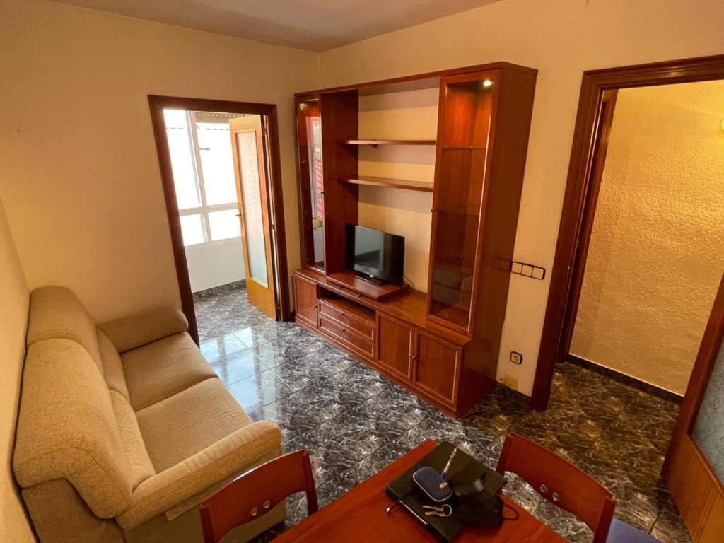 Sala de estar lista para vender piso en Barcelona